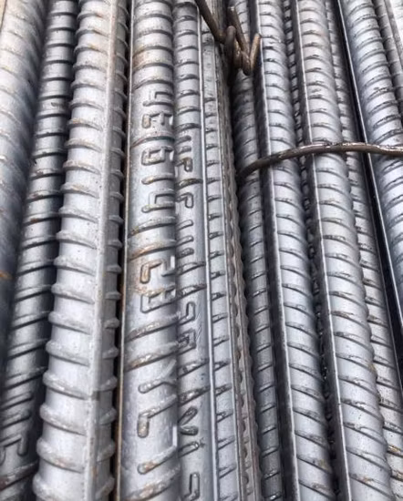 Precio de fábrica ASTM 4 mm 6 mm 8 m 10 mm 12 mm HRB335 HRB400 HRB500 Precio de barras de refuerzo de acero deformadas de hormigón